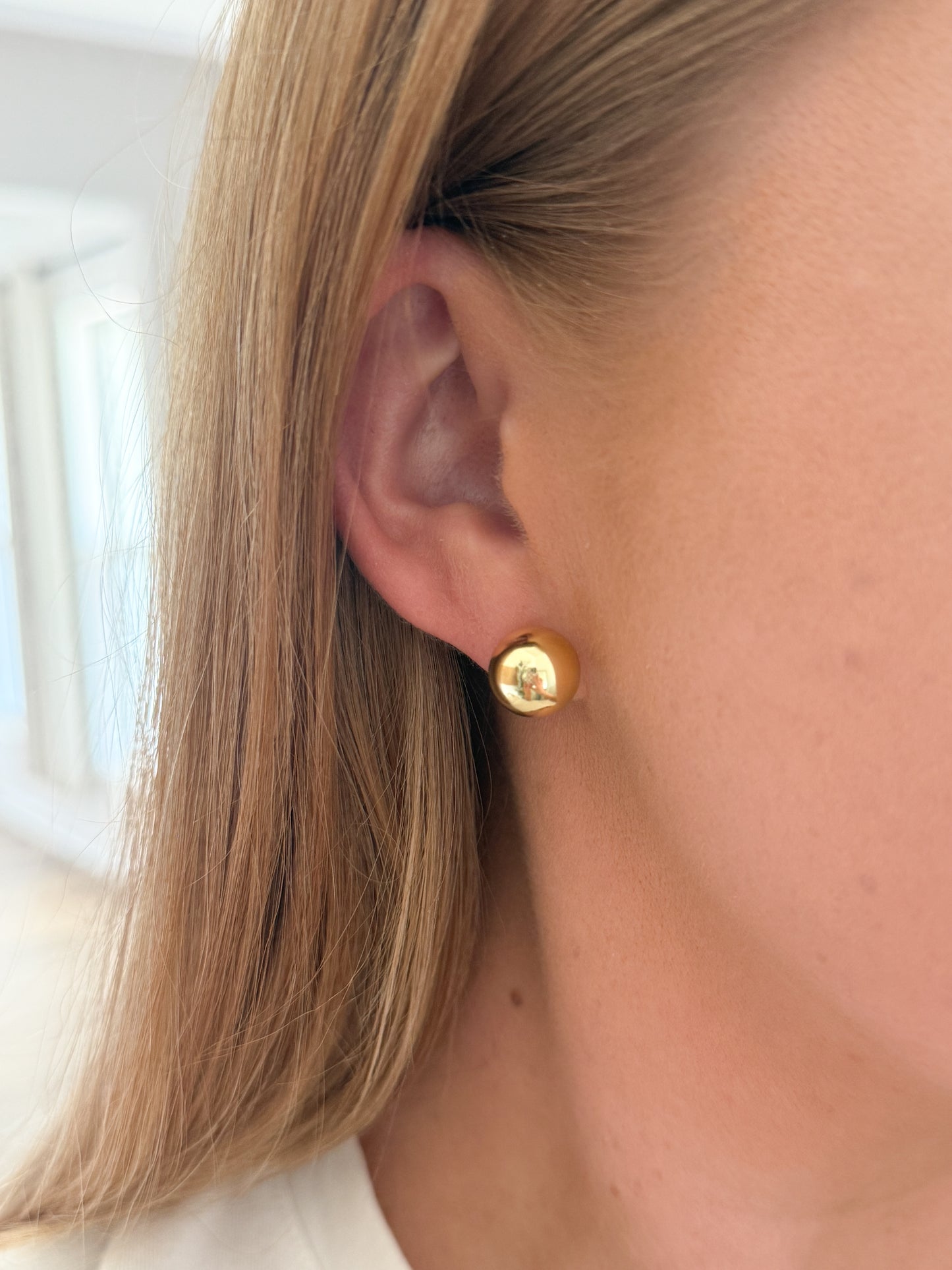 18k Sphere Studs
