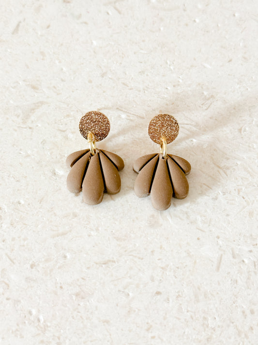 Mia Dangles