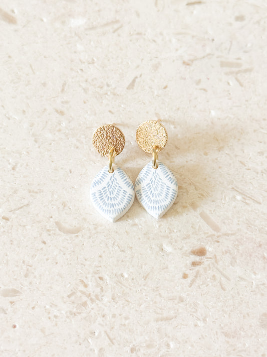 Alice Dangles