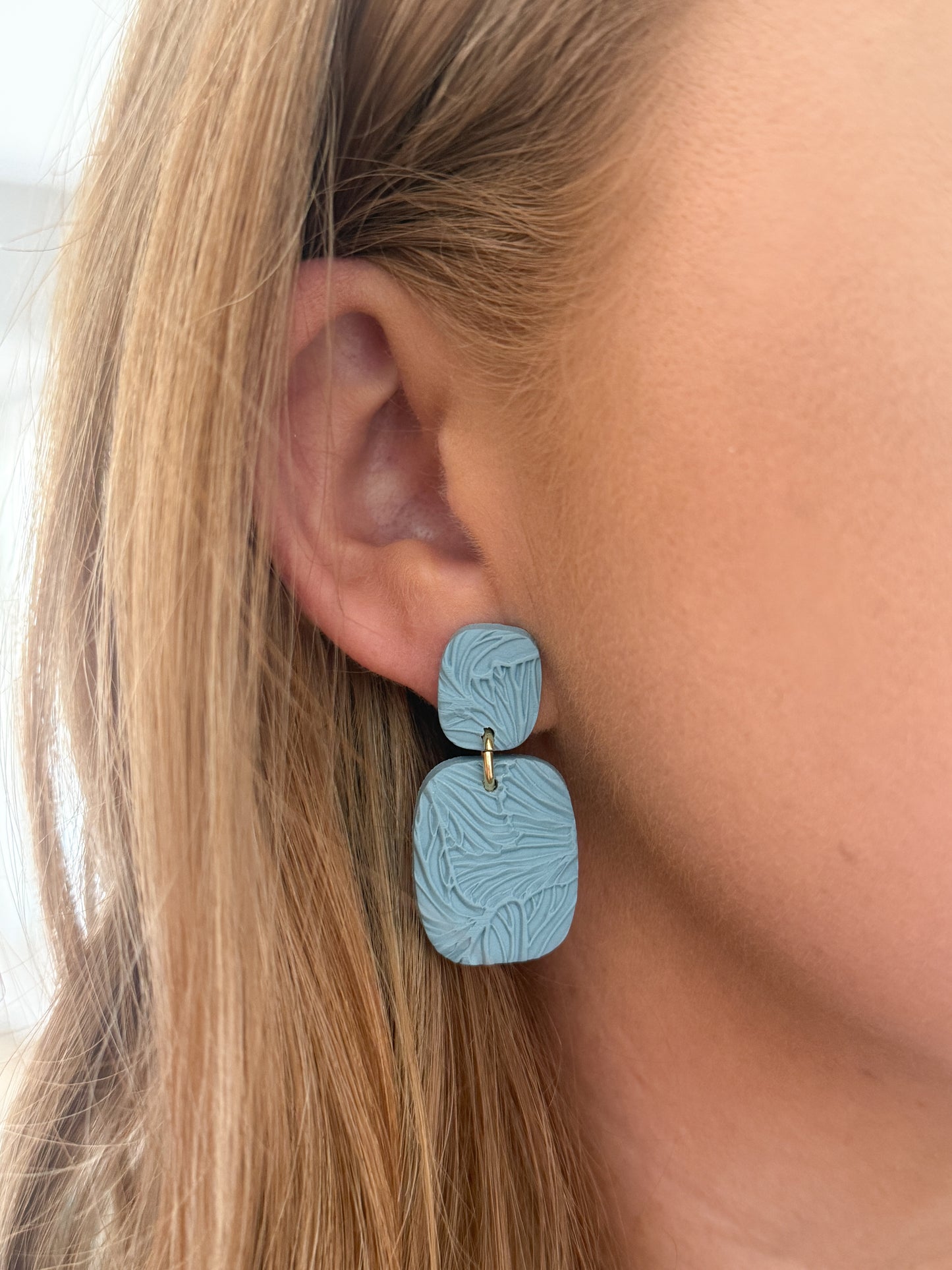 Leah Dangles - Elemeant Blue